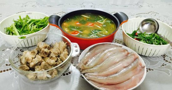 Lau ca khoai 8 550x289 - Top 15 cách nấu lẩu cá thơm ngon, đậm đà, hít hà ngày mưa