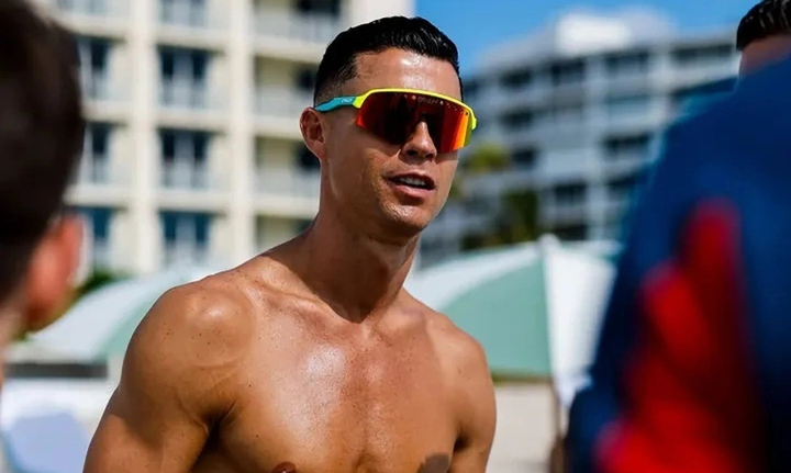 ronaldo bai bien 05380215 - Lý do Ronaldo phải đi tắm biển trước thềm World Cup